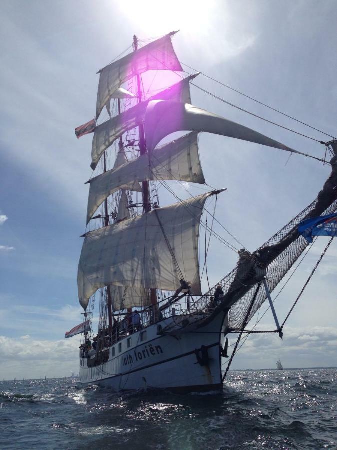Segelschiff Loth Lorien Hotel Hamburg Exterior photo