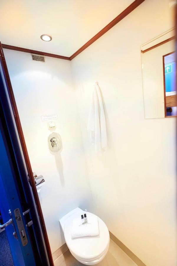 Segelschiff Loth Lorien Hotel Hamburg Room photo